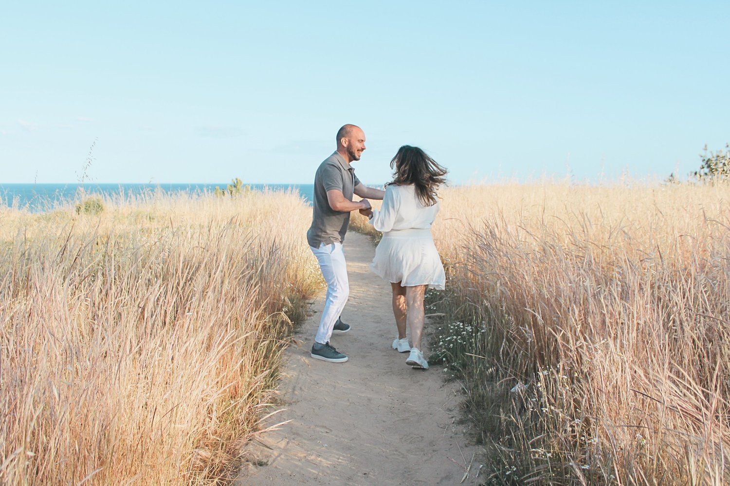 Couple walking through a field, Algarve