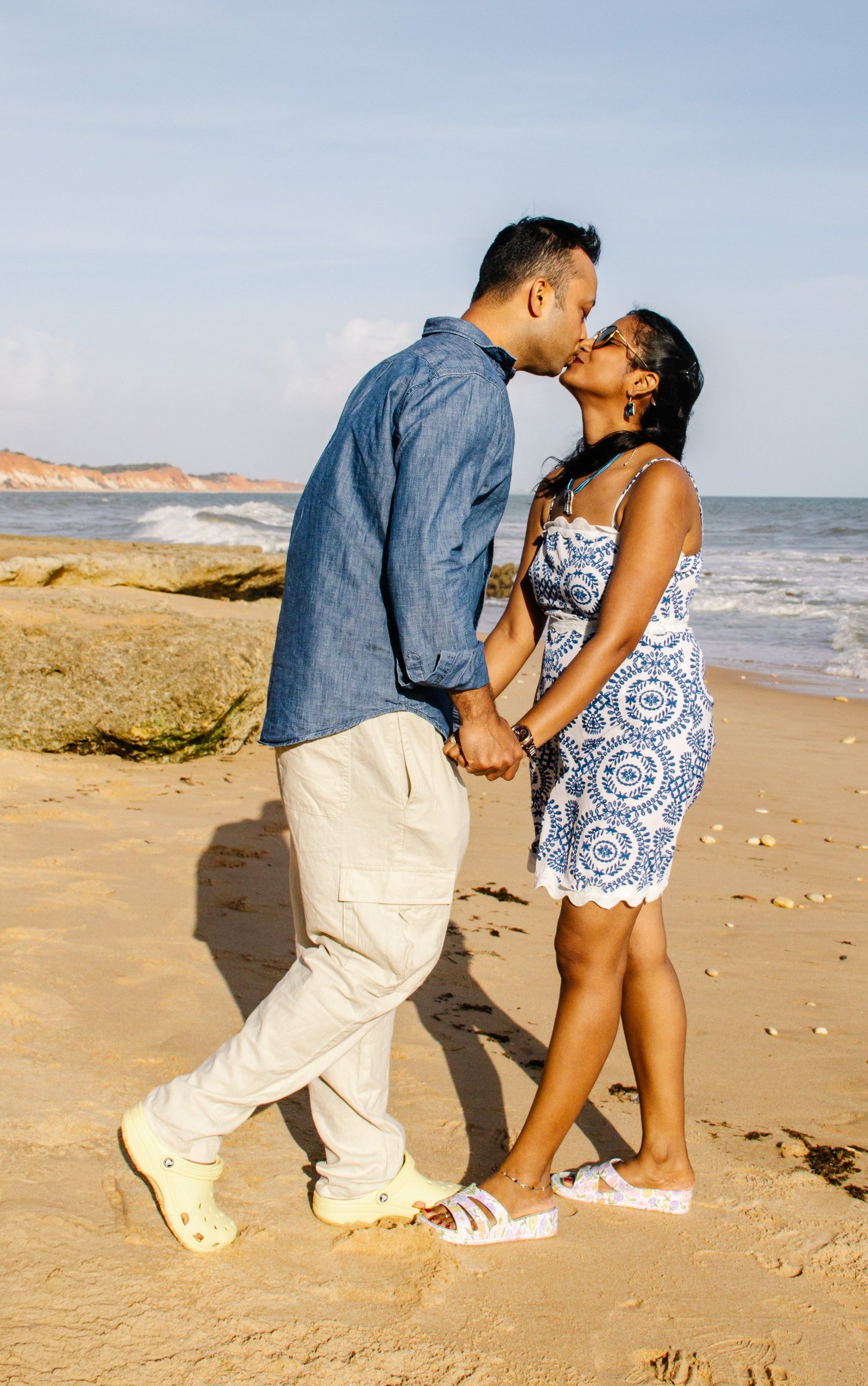 Couple kissing on the beach, Algarve