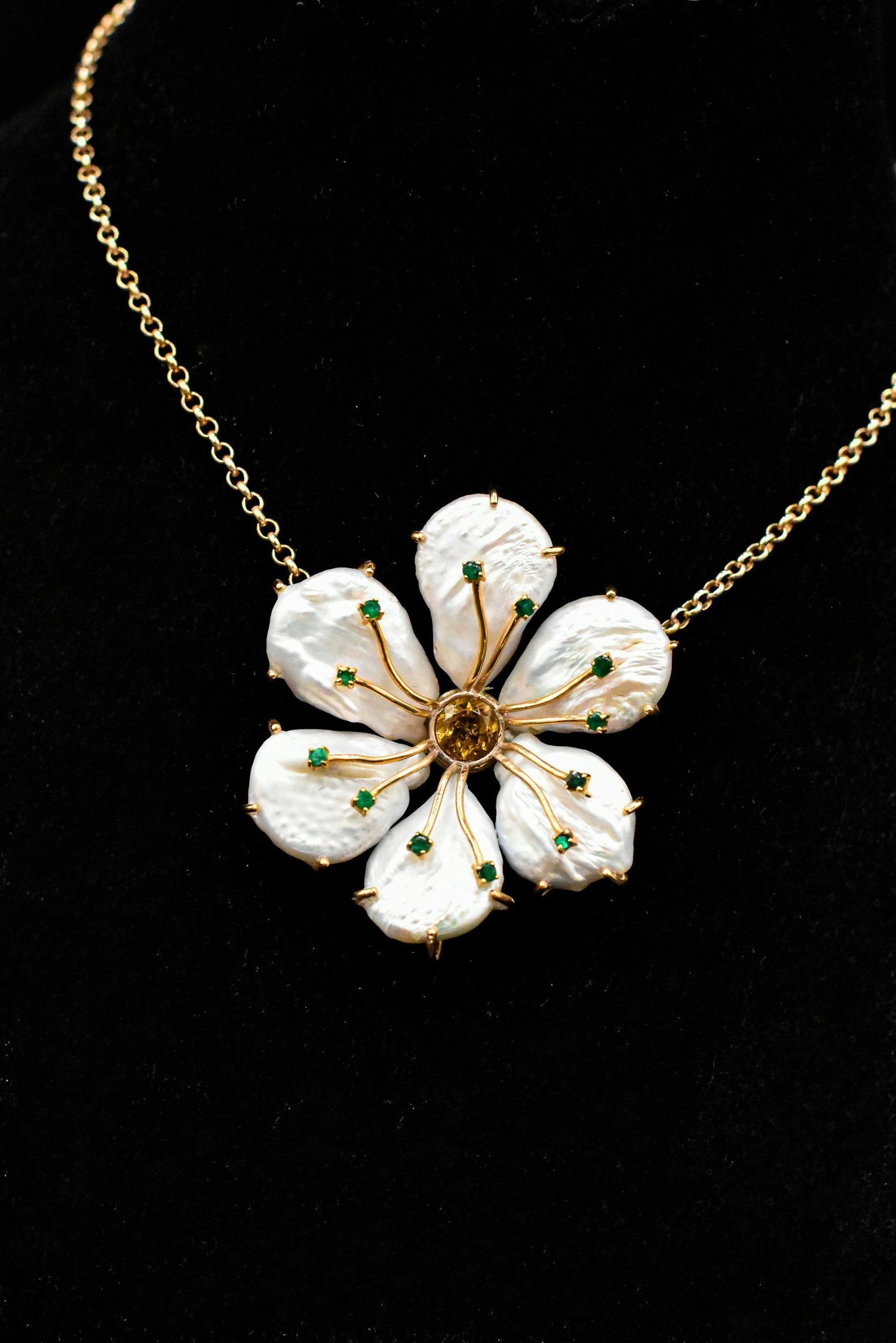 Pearl flower necklace